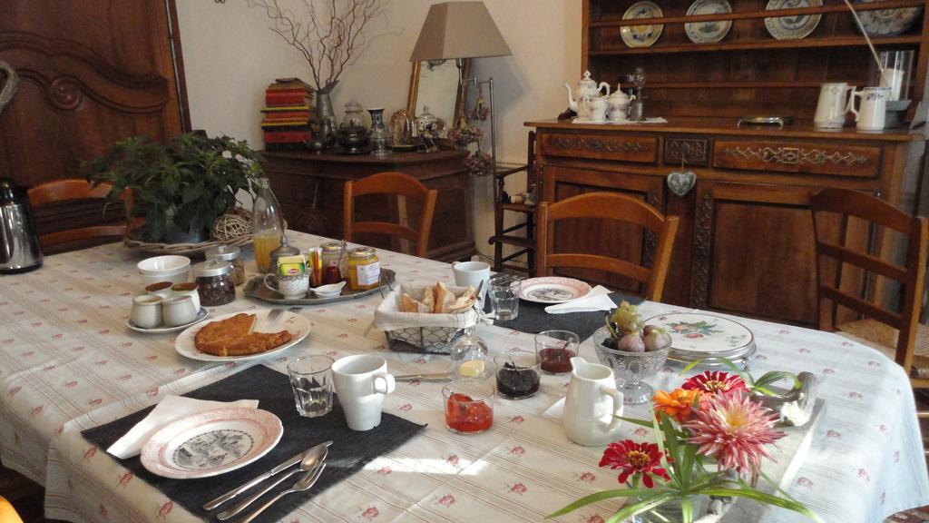 Les 2 Madeleine Bed and Breakfast Saint-Saturnin-du-Bois Exteriör bild