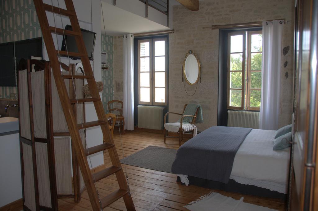 Les 2 Madeleine Bed and Breakfast Saint-Saturnin-du-Bois Exteriör bild