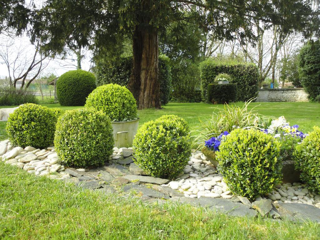 Les 2 Madeleine Bed and Breakfast Saint-Saturnin-du-Bois Exteriör bild