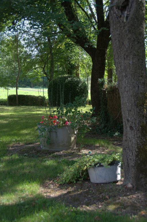 Les 2 Madeleine Bed and Breakfast Saint-Saturnin-du-Bois Exteriör bild