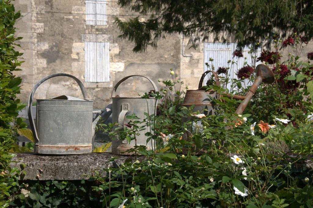 Les 2 Madeleine Bed and Breakfast Saint-Saturnin-du-Bois Exteriör bild