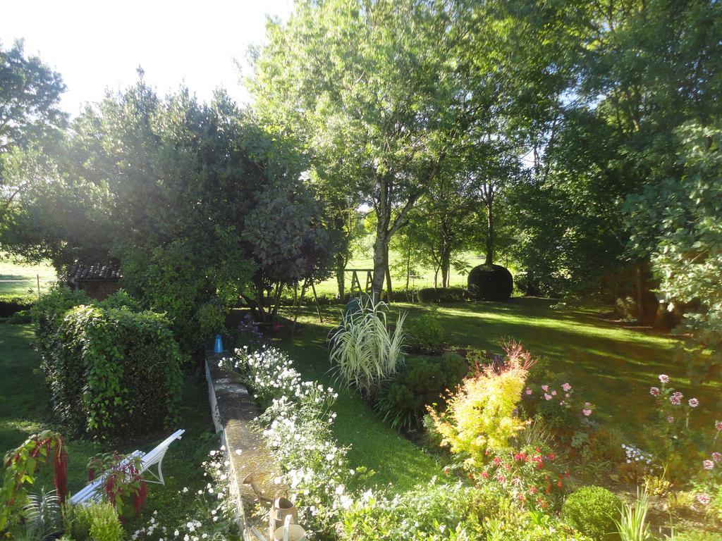 Les 2 Madeleine Bed and Breakfast Saint-Saturnin-du-Bois Exteriör bild