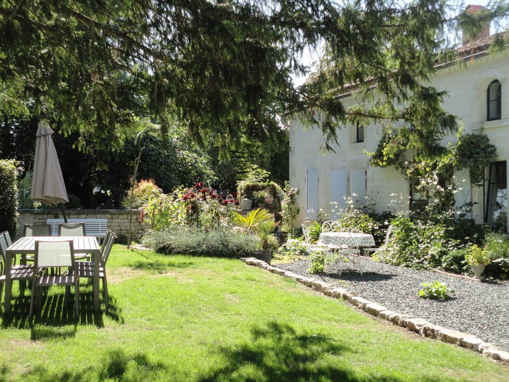 Les 2 Madeleine Bed and Breakfast Saint-Saturnin-du-Bois Exteriör bild