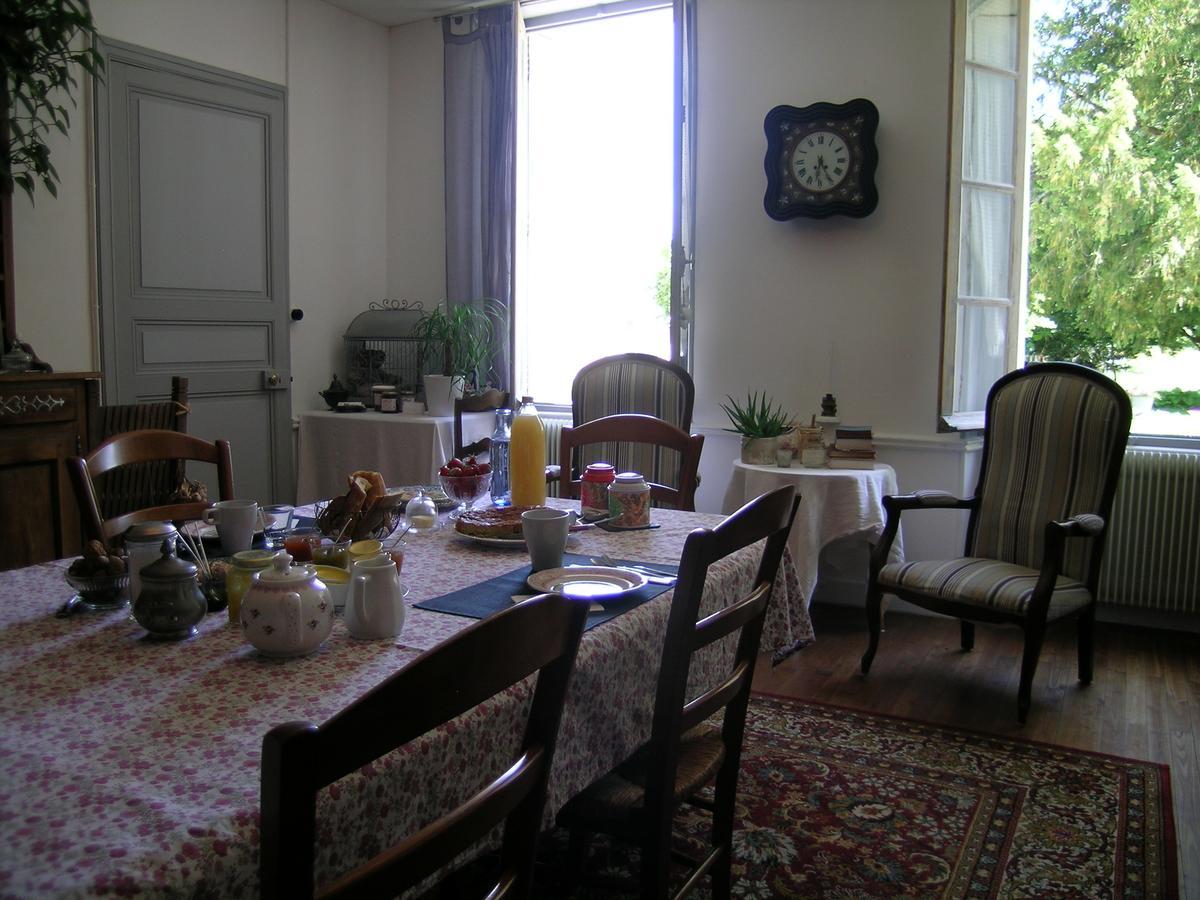 Les 2 Madeleine Bed and Breakfast Saint-Saturnin-du-Bois Exteriör bild