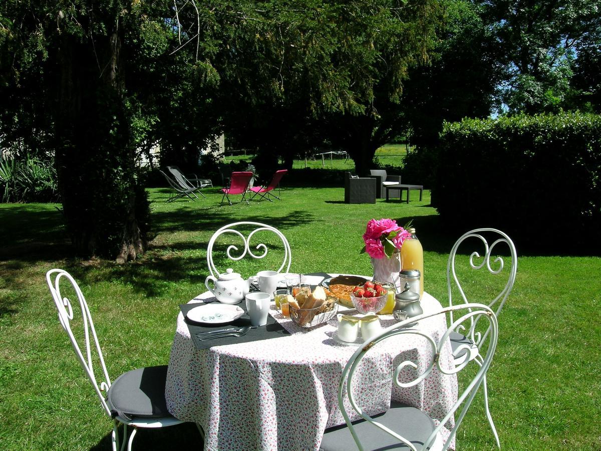 Les 2 Madeleine Bed and Breakfast Saint-Saturnin-du-Bois Exteriör bild
