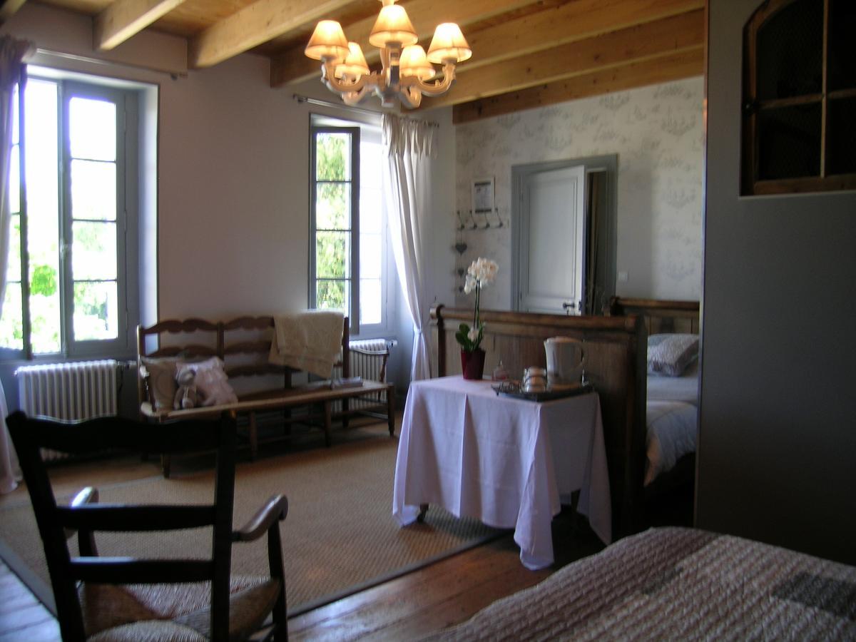 Les 2 Madeleine Bed and Breakfast Saint-Saturnin-du-Bois Exteriör bild