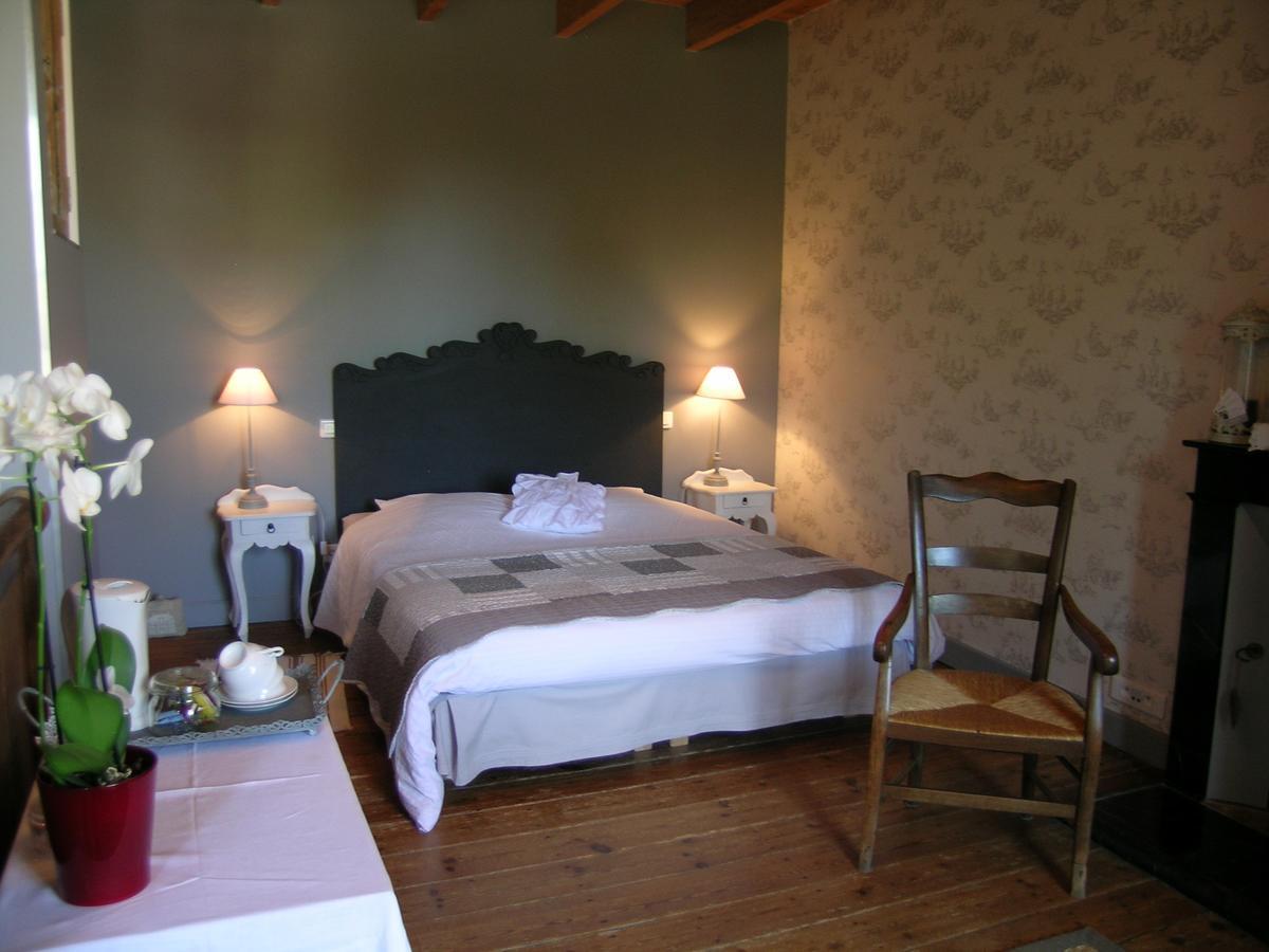 Les 2 Madeleine Bed and Breakfast Saint-Saturnin-du-Bois Exteriör bild