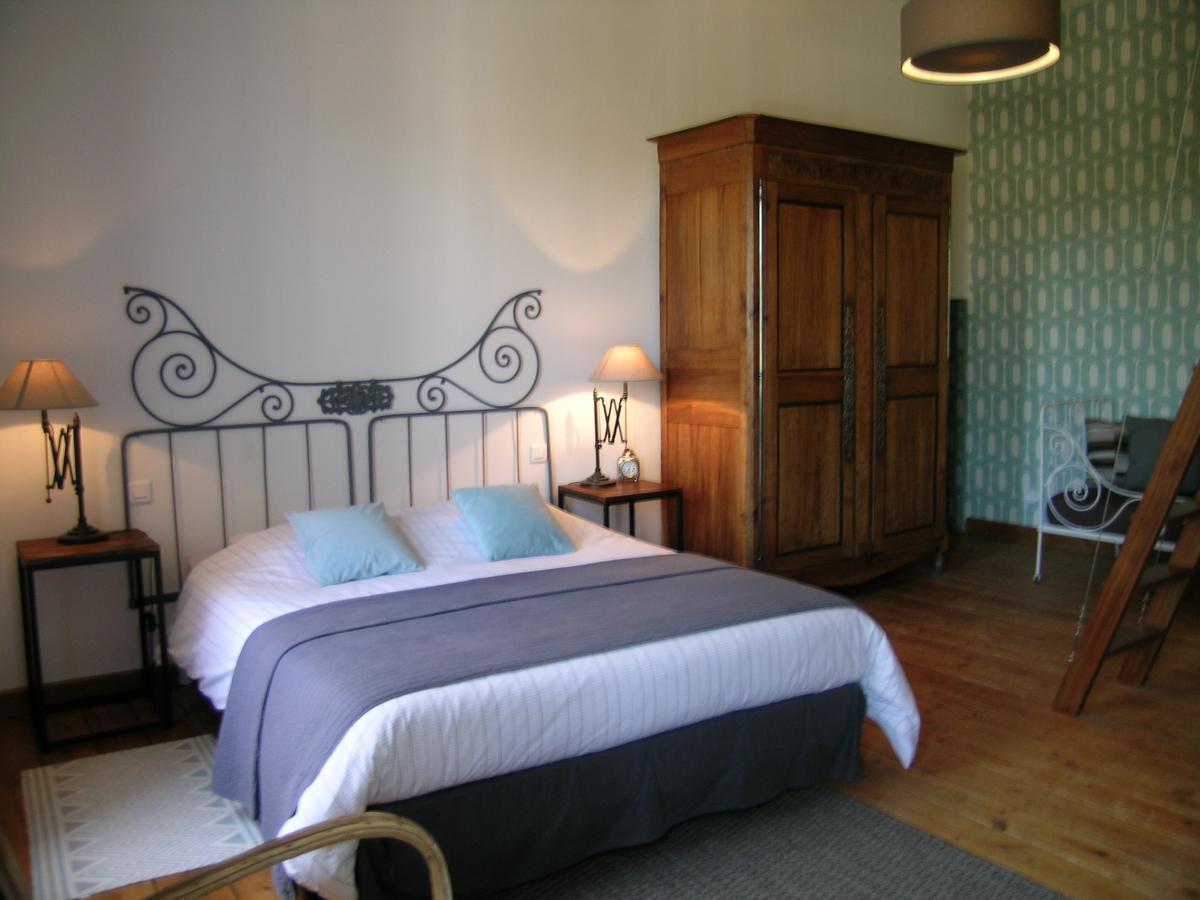 Les 2 Madeleine Bed and Breakfast Saint-Saturnin-du-Bois Exteriör bild
