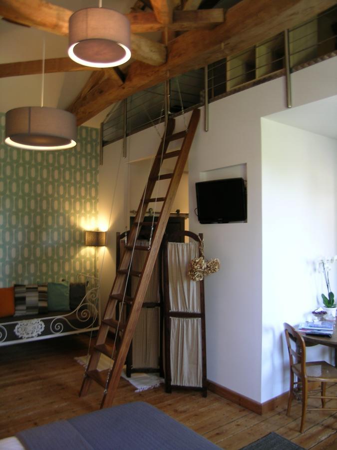 Les 2 Madeleine Bed and Breakfast Saint-Saturnin-du-Bois Exteriör bild