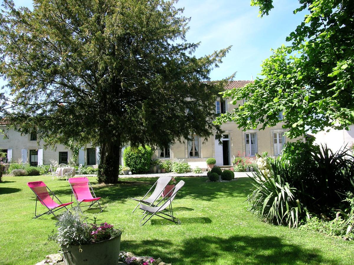 Les 2 Madeleine Bed and Breakfast Saint-Saturnin-du-Bois Exteriör bild