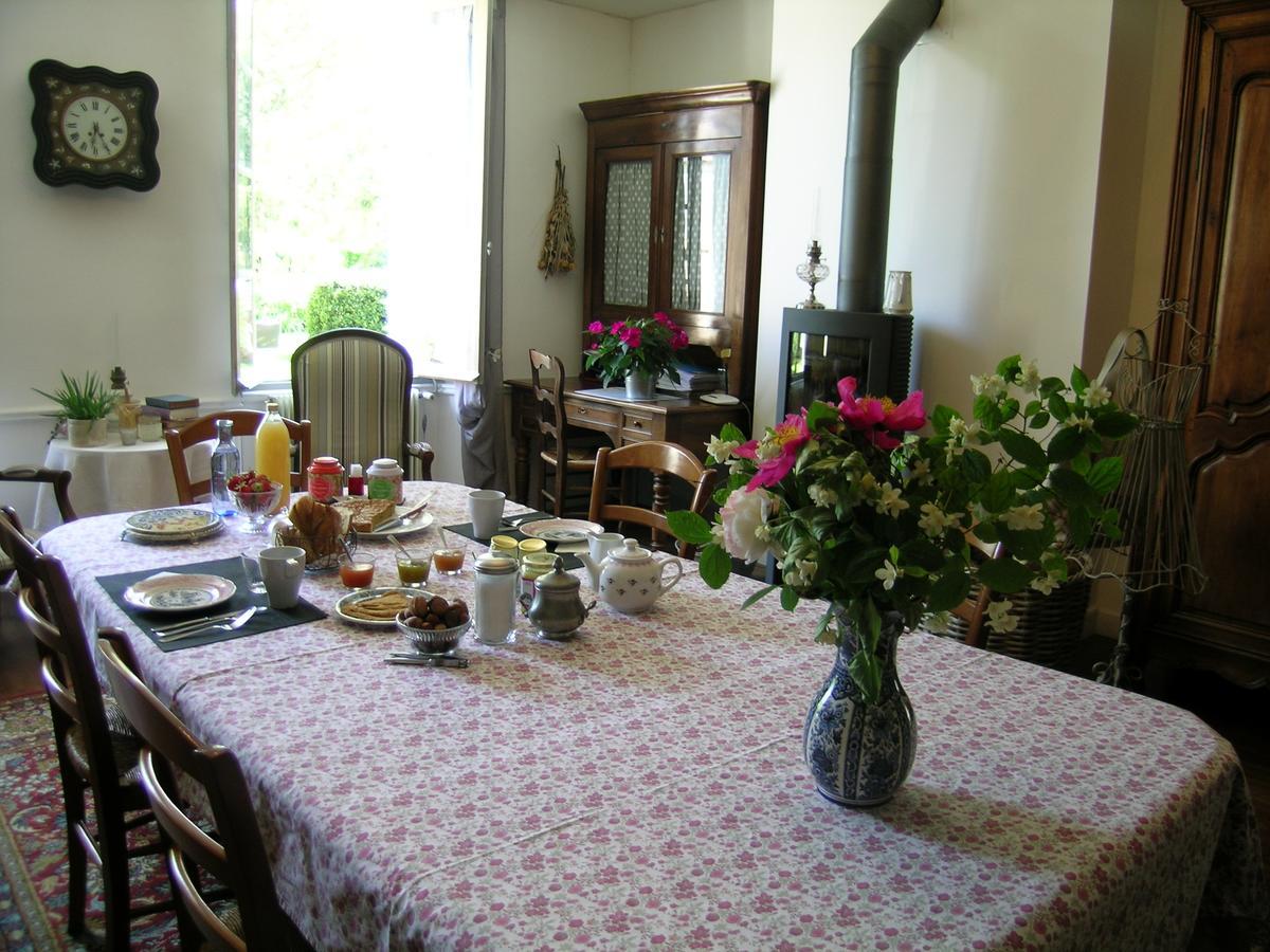 Les 2 Madeleine Bed and Breakfast Saint-Saturnin-du-Bois Exteriör bild