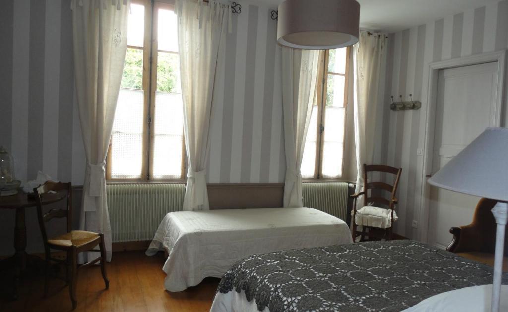 Les 2 Madeleine Bed and Breakfast Saint-Saturnin-du-Bois Exteriör bild