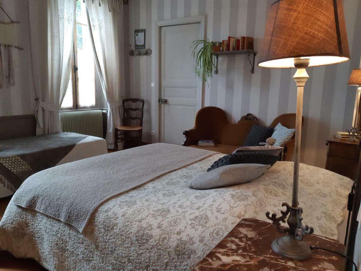 Les 2 Madeleine Bed and Breakfast Saint-Saturnin-du-Bois Exteriör bild