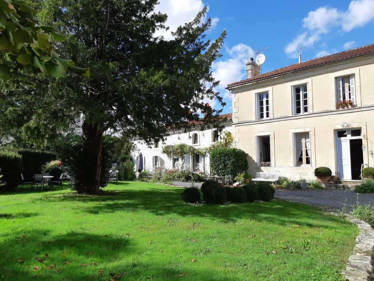Les 2 Madeleine Bed and Breakfast Saint-Saturnin-du-Bois Exteriör bild