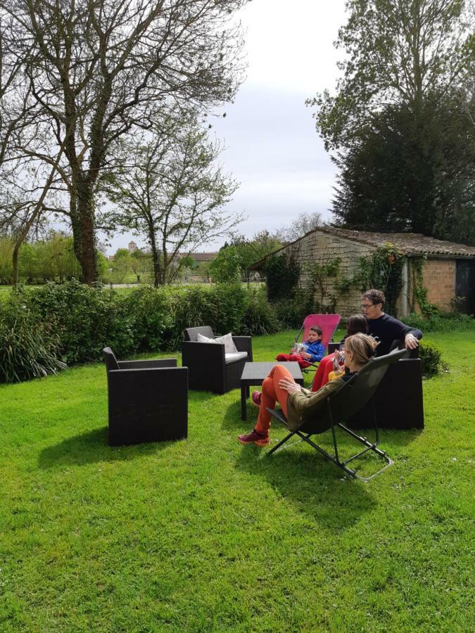Les 2 Madeleine Bed and Breakfast Saint-Saturnin-du-Bois Exteriör bild