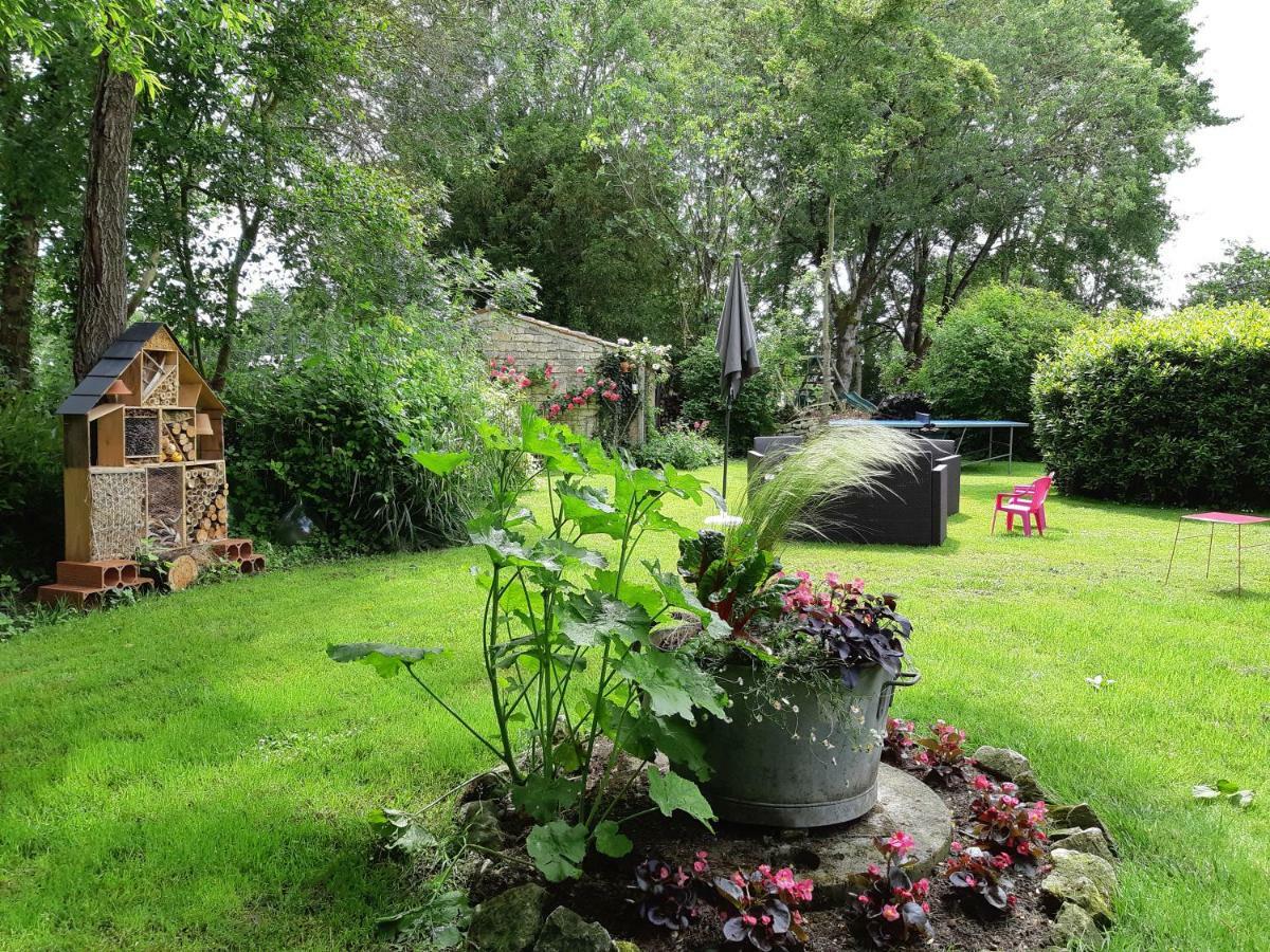 Les 2 Madeleine Bed and Breakfast Saint-Saturnin-du-Bois Exteriör bild